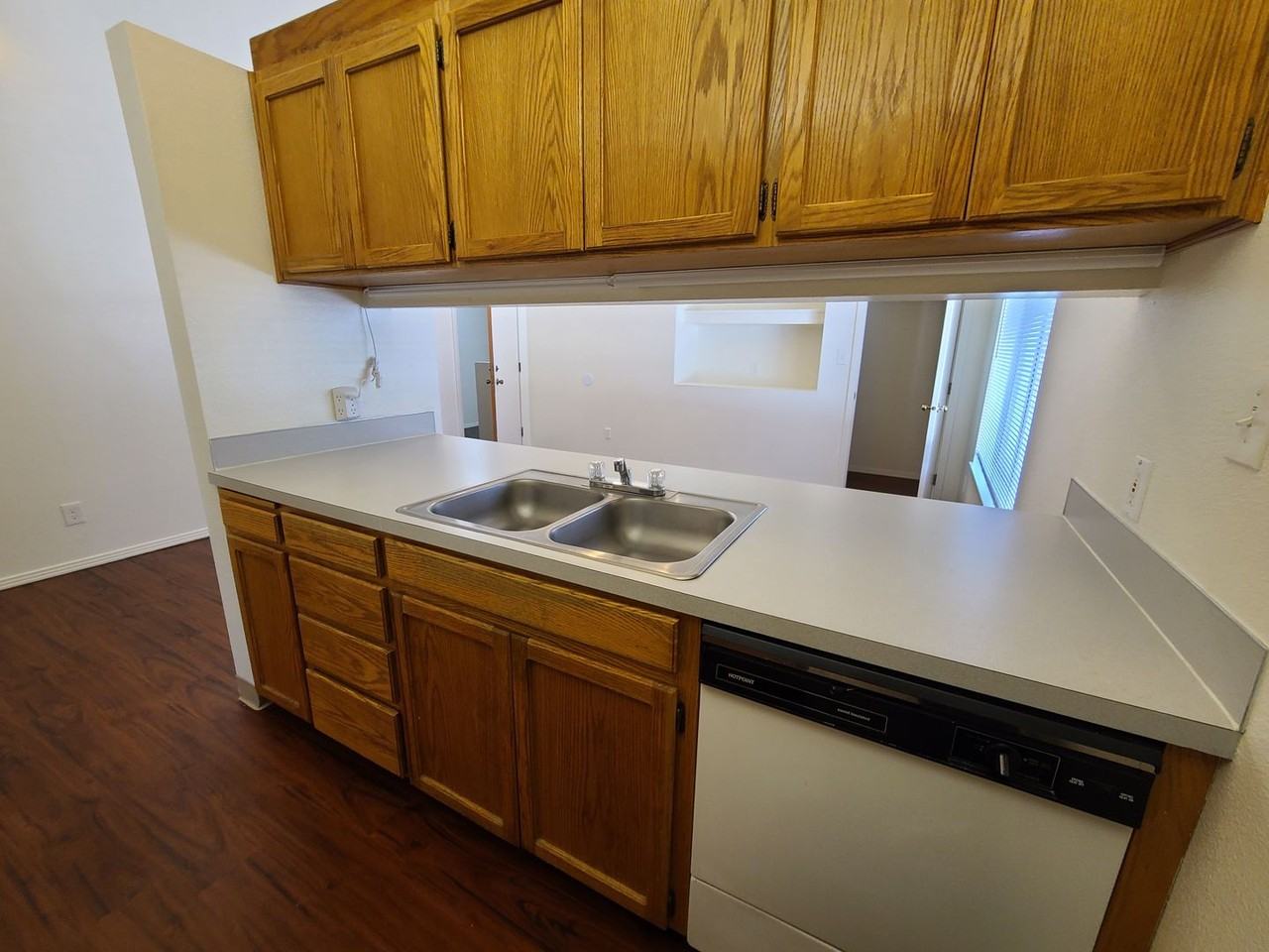 606 W Hays St #B - Photo 7 of 15