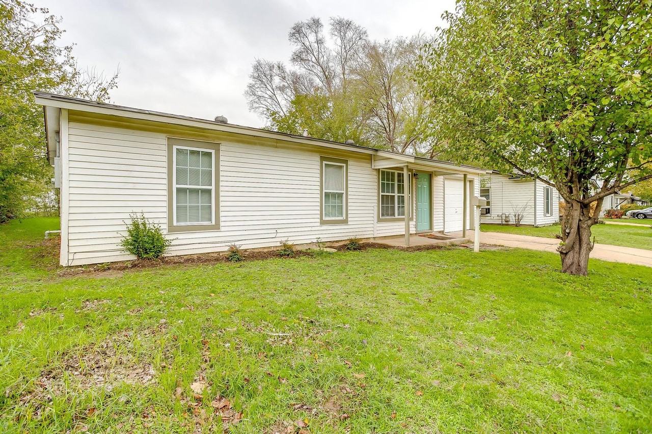 3537 Half Moon Dr - Photo 2 of 37