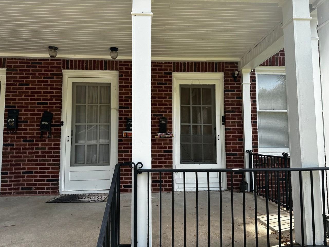 547 Wilkinson St - Photo 3 of 12