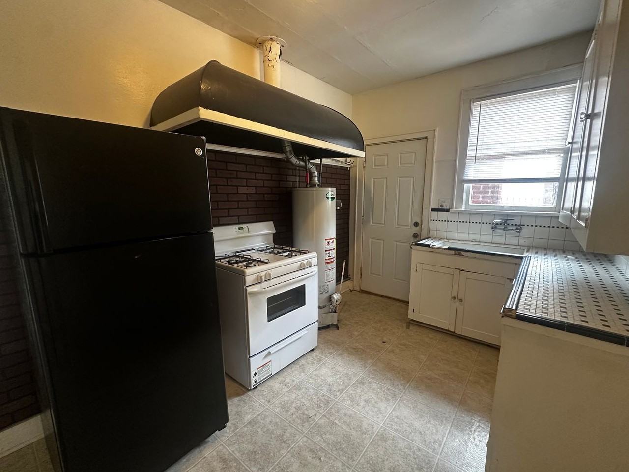547 Wilkinson St - Photo 7 of 12