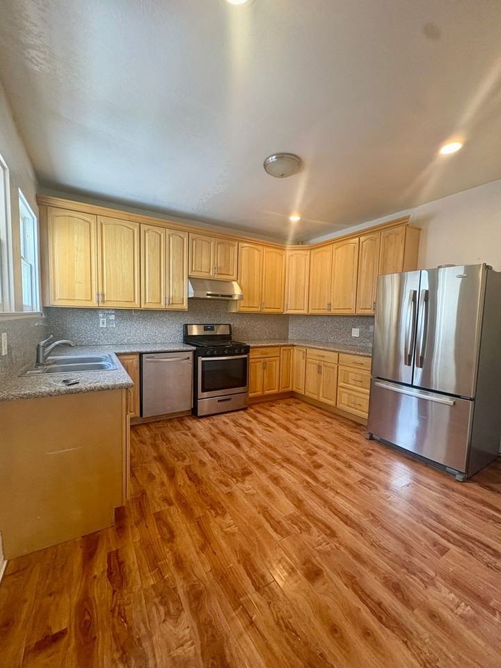 446 W San Fernando St - Photo 5 of 9