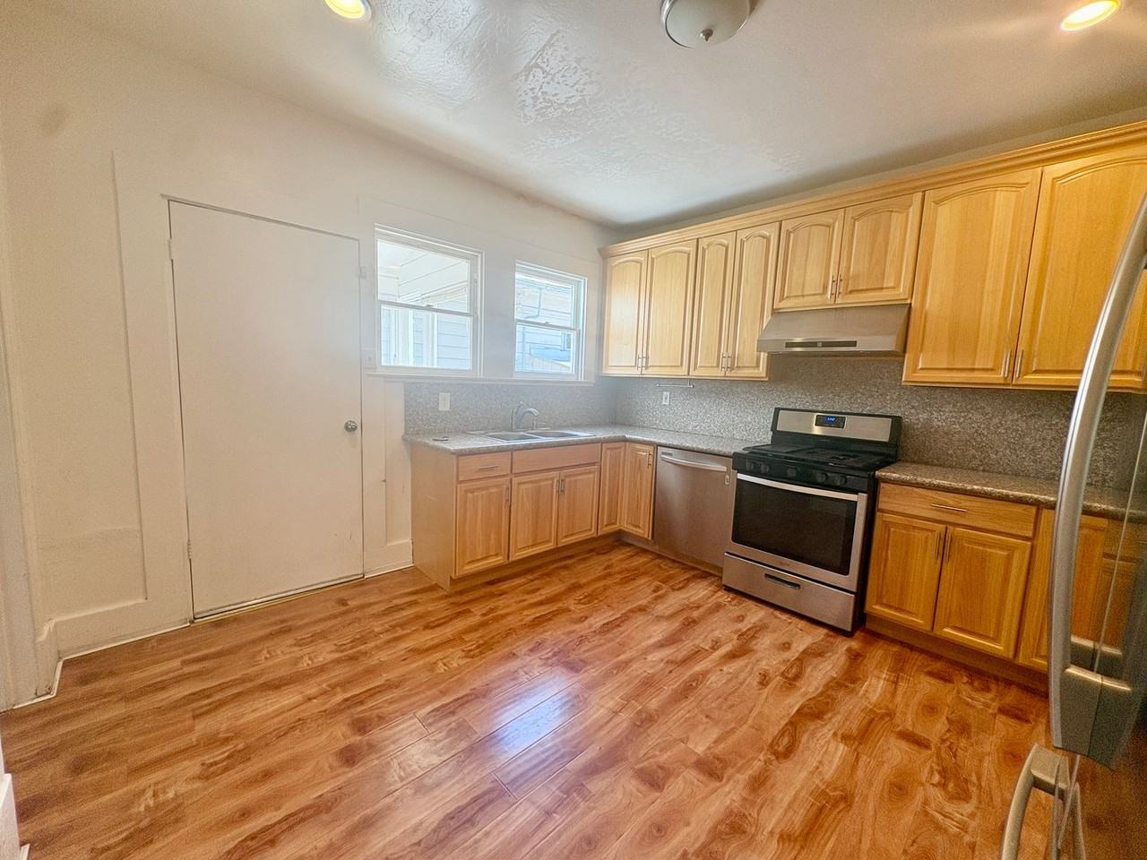 446 W San Fernando St - Photo 6 of 9