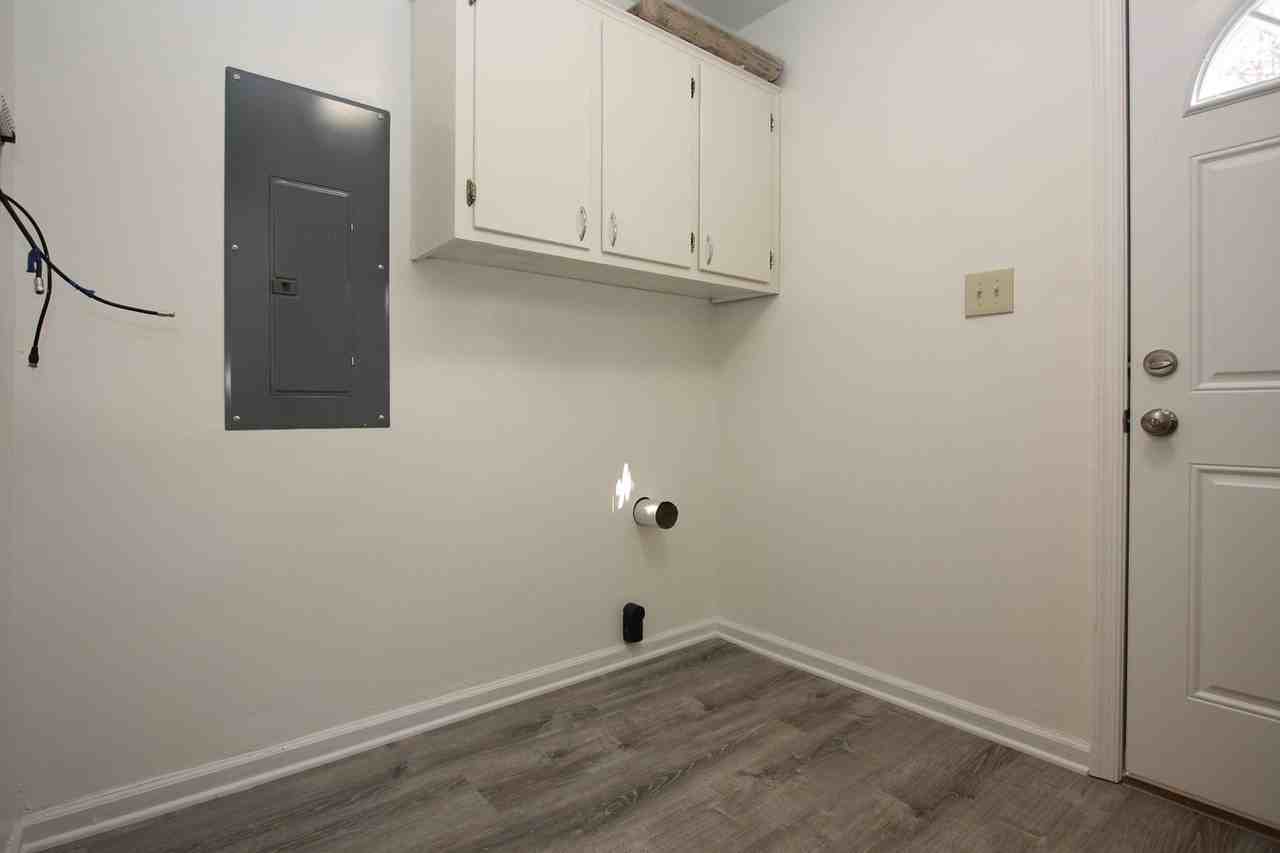 5598 Patricia Dr - Photo 6 of 14