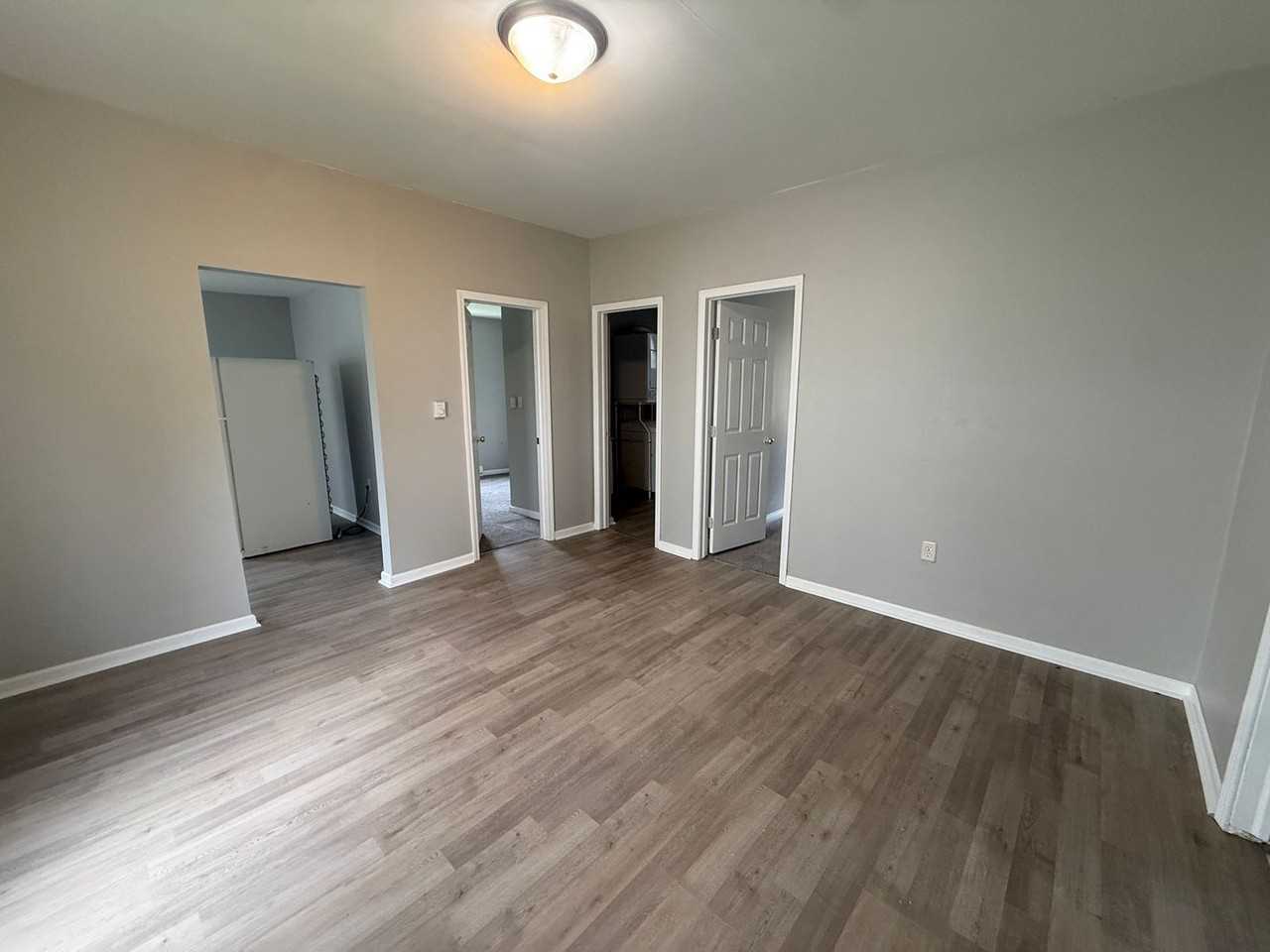 1709 W 9th St - Photo 2 of 10