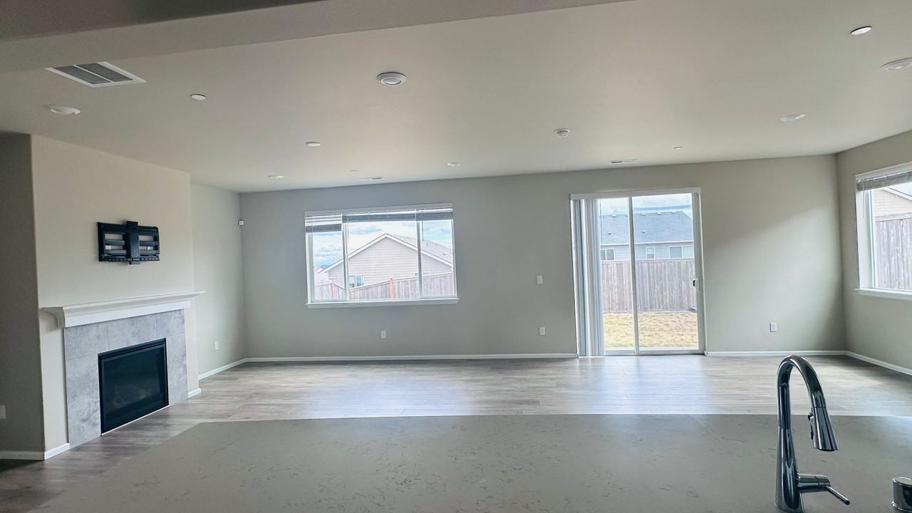 1467 Baker Heights Loop - Photo 4 of 13