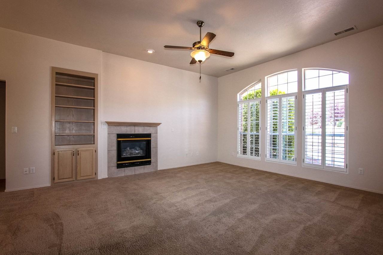 653 Golden Hawk Dr - Photo 4 of 22