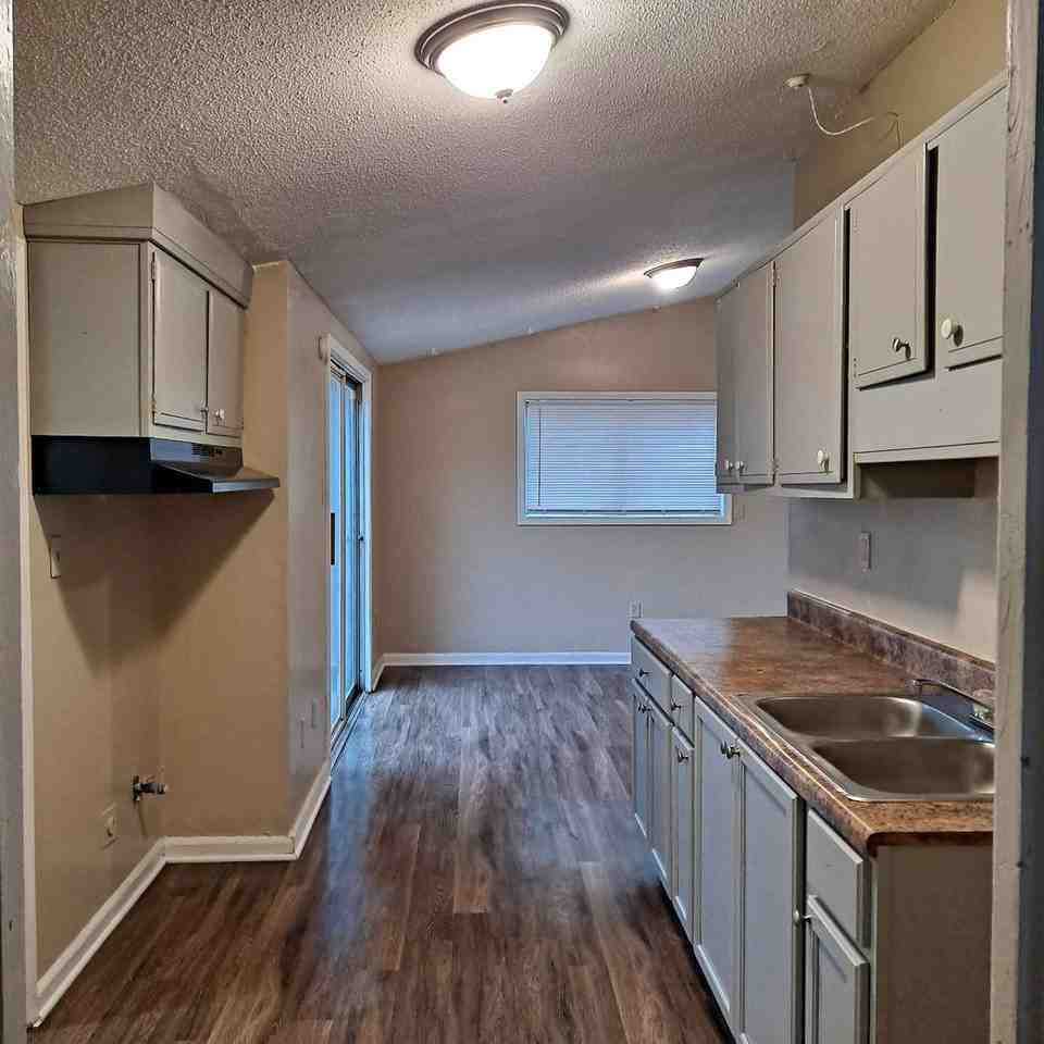 3911 Ajanders Dr - Photo 2 of 9