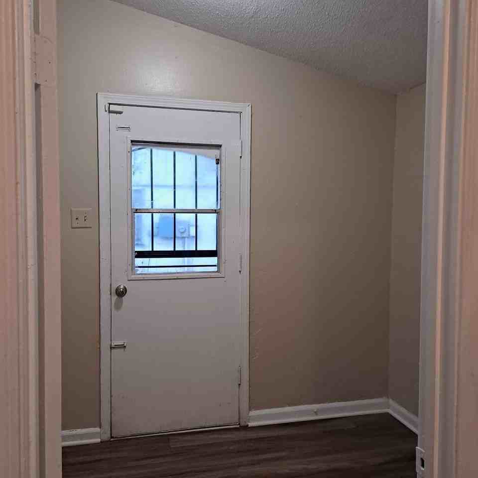 3911 Ajanders Dr - Photo 3 of 9