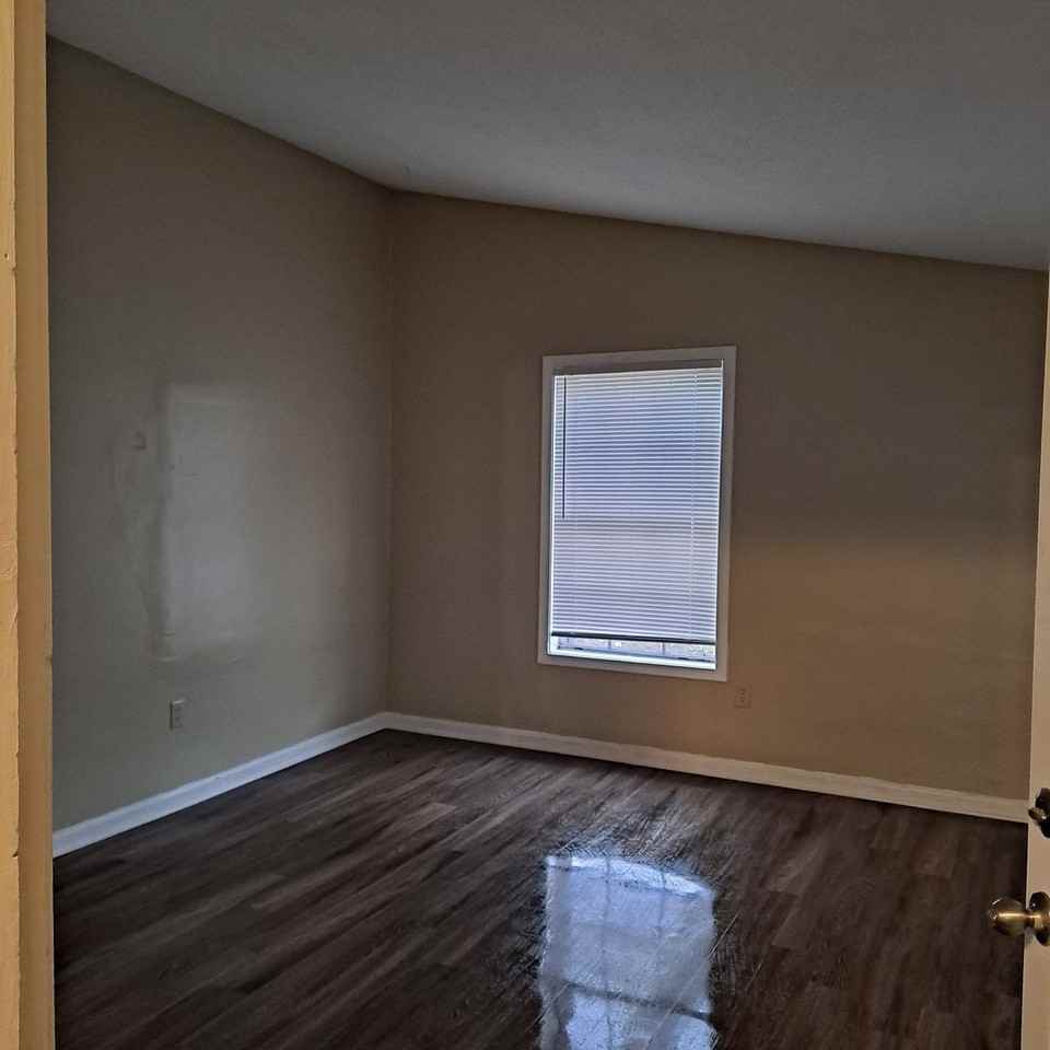 3911 Ajanders Dr - Photo 5 of 9
