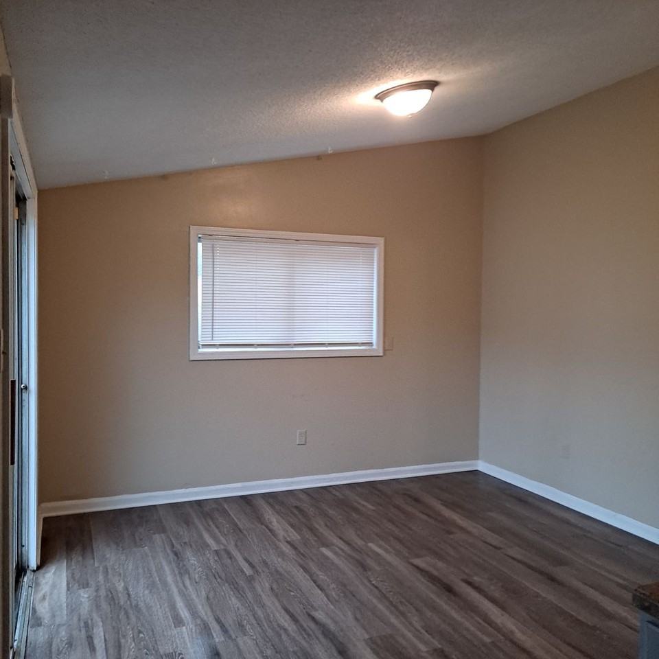 3911 Ajanders Dr - Photo 6 of 9