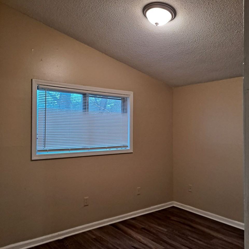 3911 Ajanders Dr - Photo 7 of 9