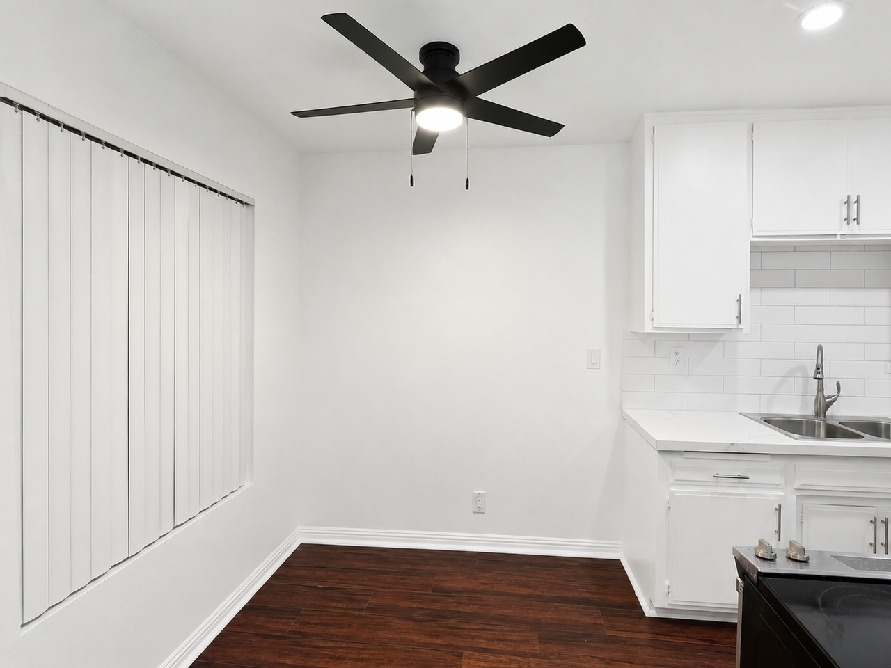 386 Temple Ave - Photo 5 of 18