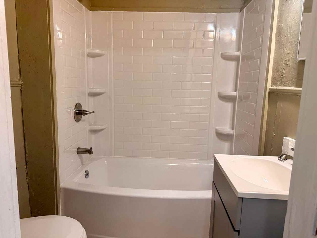 2001 N Park Ave - Photo 7 of 8