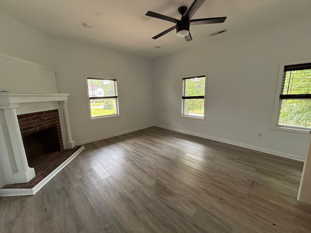 207 S Porter St - Photo 2 of 11