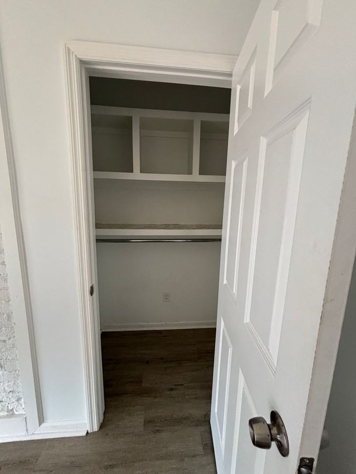 207 S Porter St - Photo 4 of 11