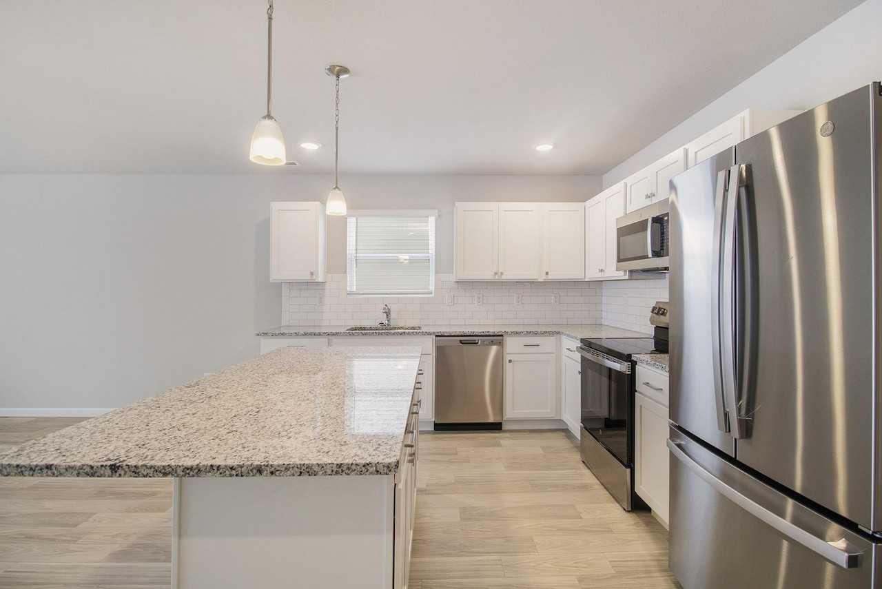 910 Dora Ln - Photo 5 of 25