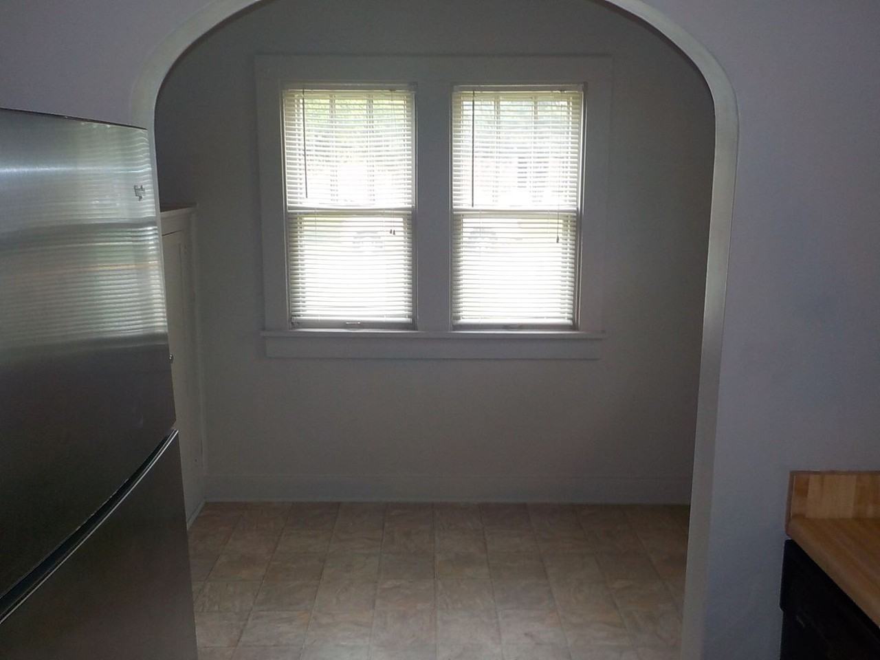 908 N Madison St - Photo 5 of 13