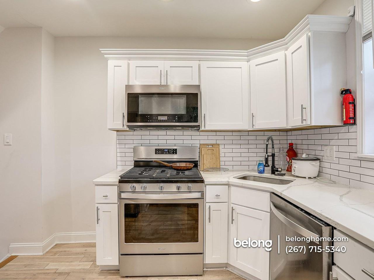 1322 S Mole St - Photo 2 of 24