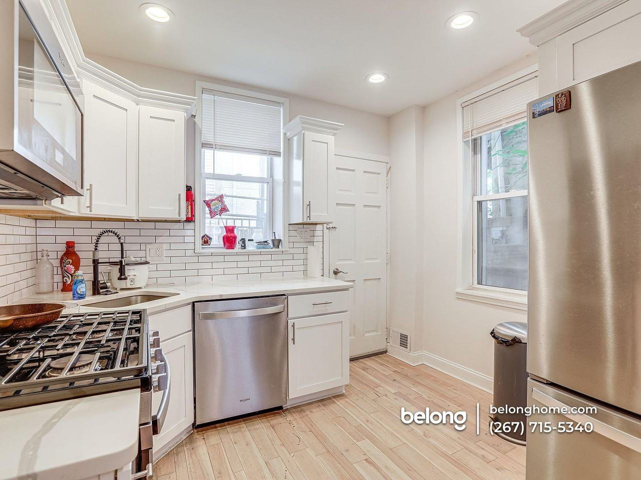 1322 S Mole St - Photo 3 of 24
