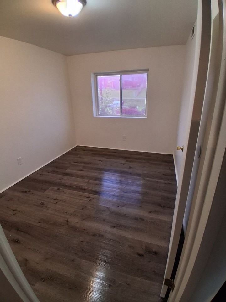 708 708 E Green Street  - 708 E Green Street - Photo 7 of 12