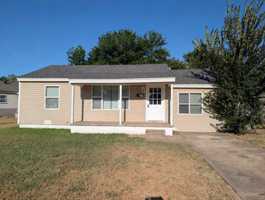 featured image of 416 E Jarman Dr