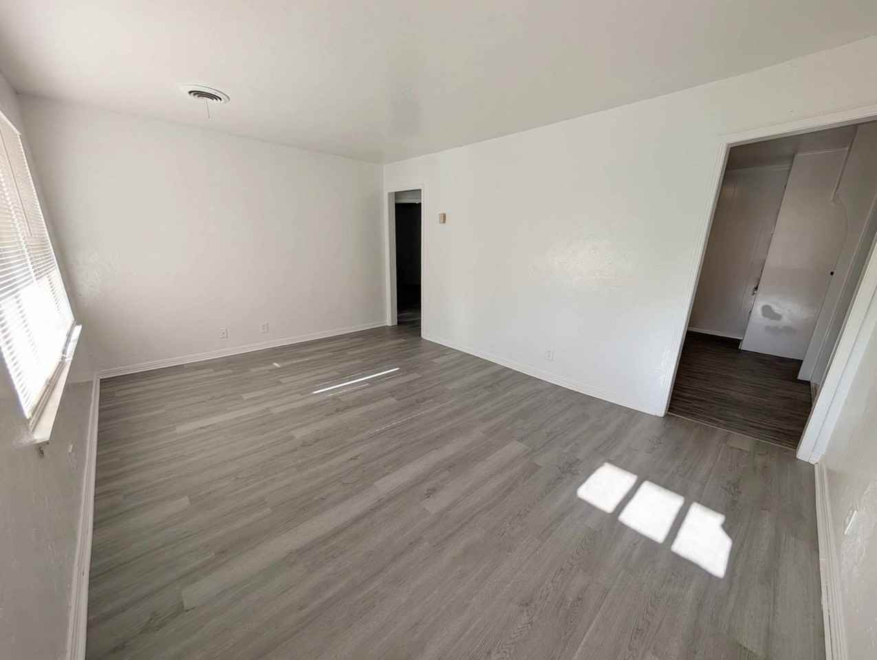 416 E Jarman Dr - Photo 2 of 15
