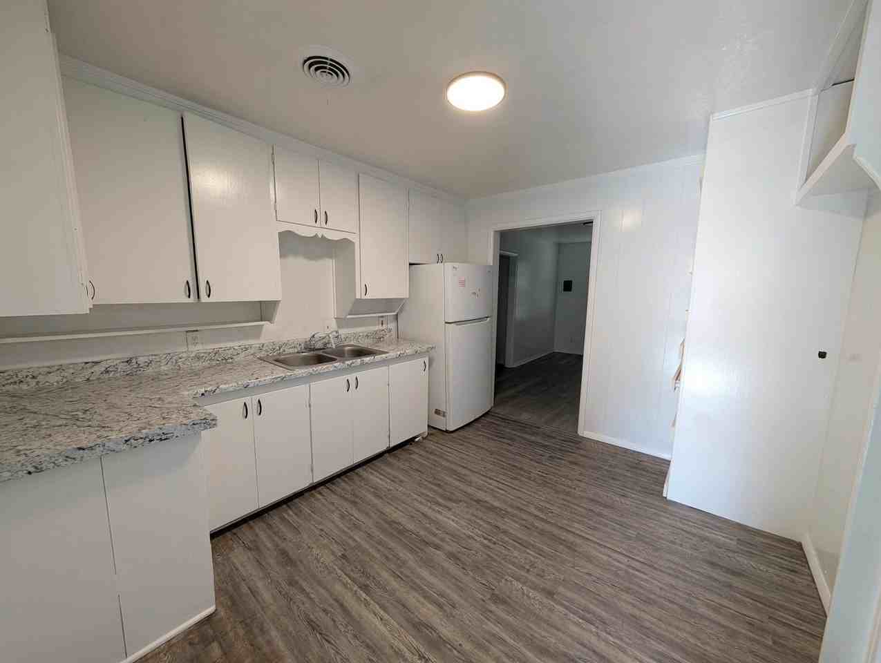 416 E Jarman Dr - Photo 5 of 15