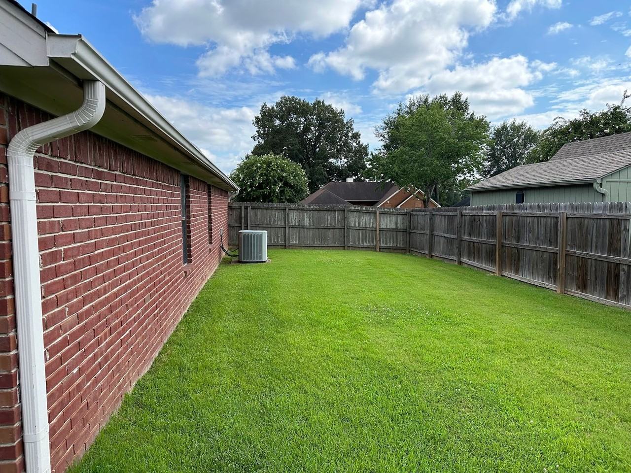 8218 Clinton Way Cv - Photo 2 of 11