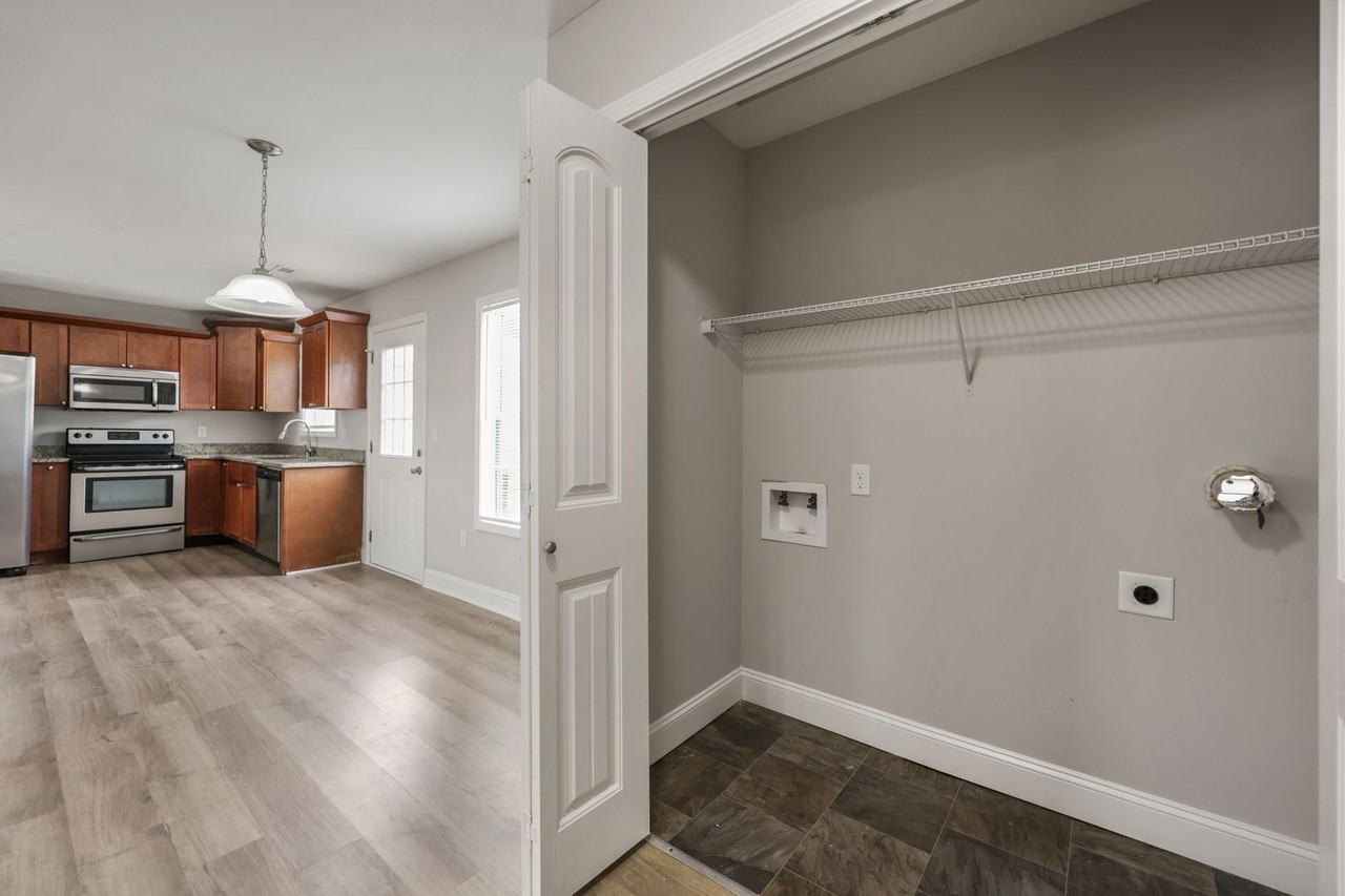 Villas at Carlyle Place - Photo 6 of 19
