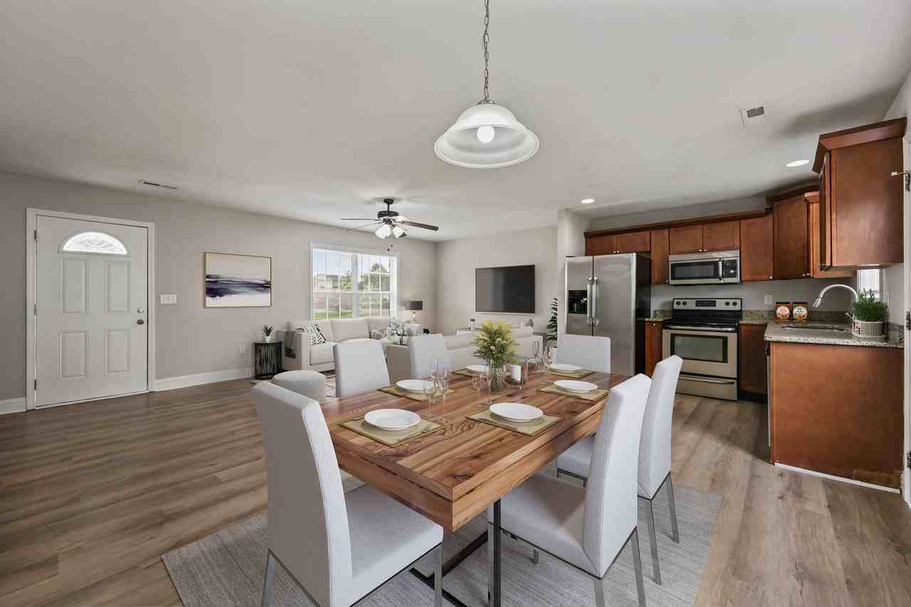 Villas at Carlyle Place - Photo 7 of 19