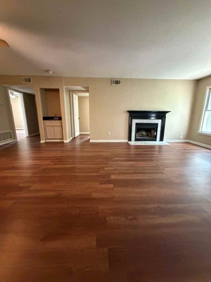 13 Cromwell Pl - Photo 3 of 13