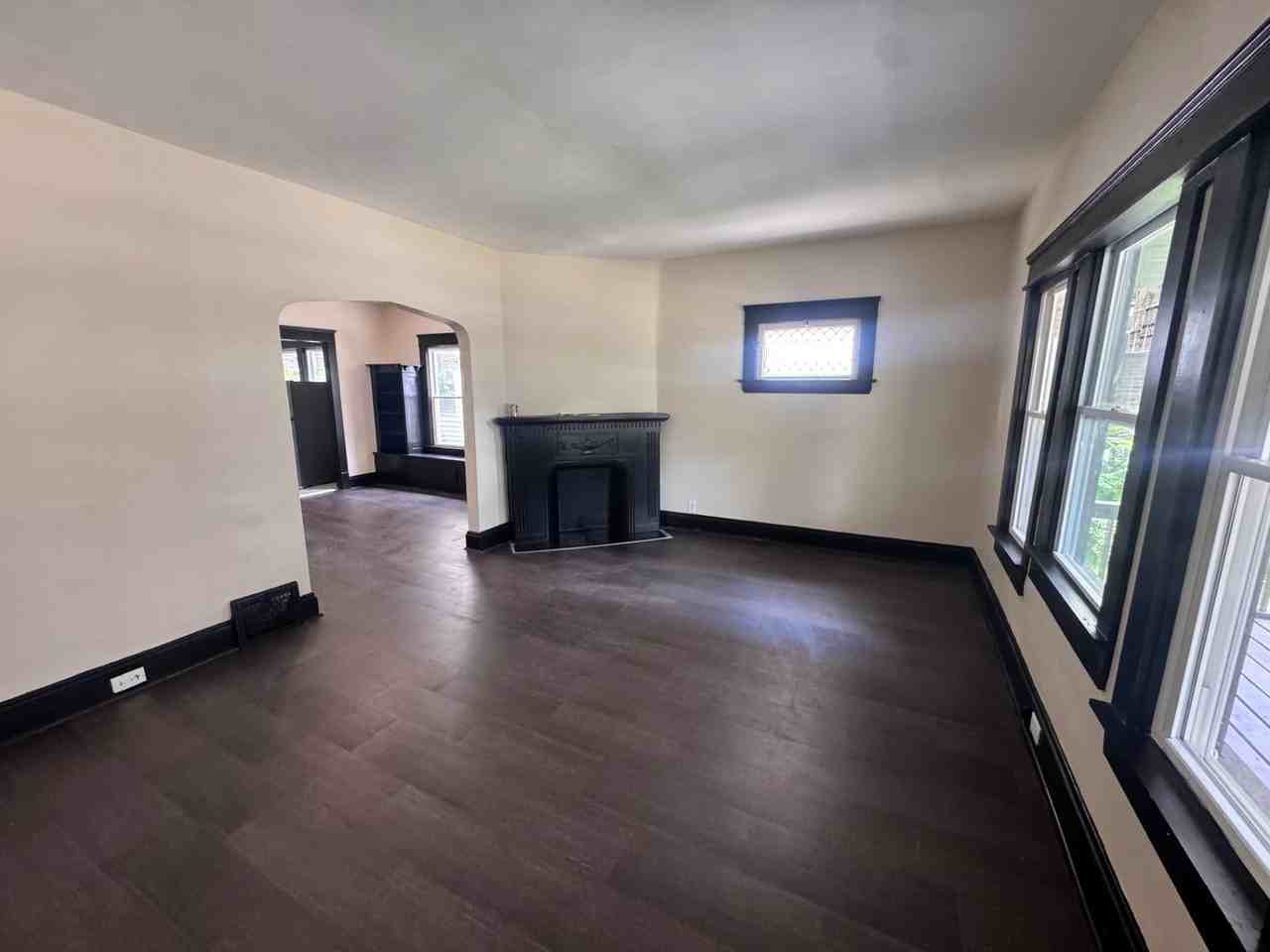 12003 SAYWELL AVE - Photo 3 of 33