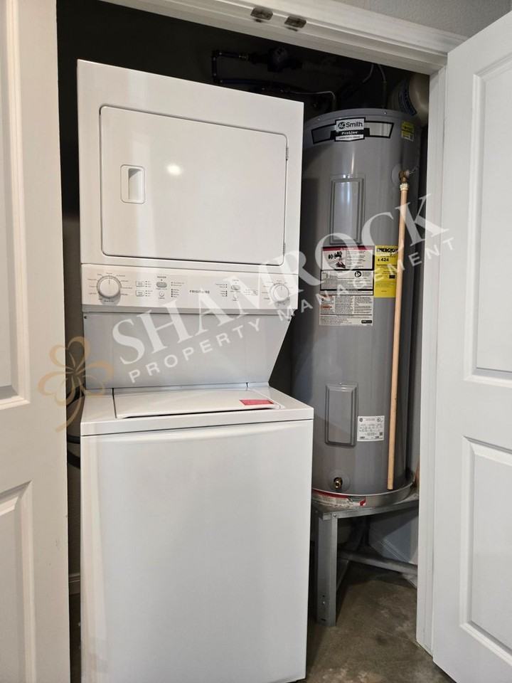 1307 Austin Ave #104 - Photo 4 of 10