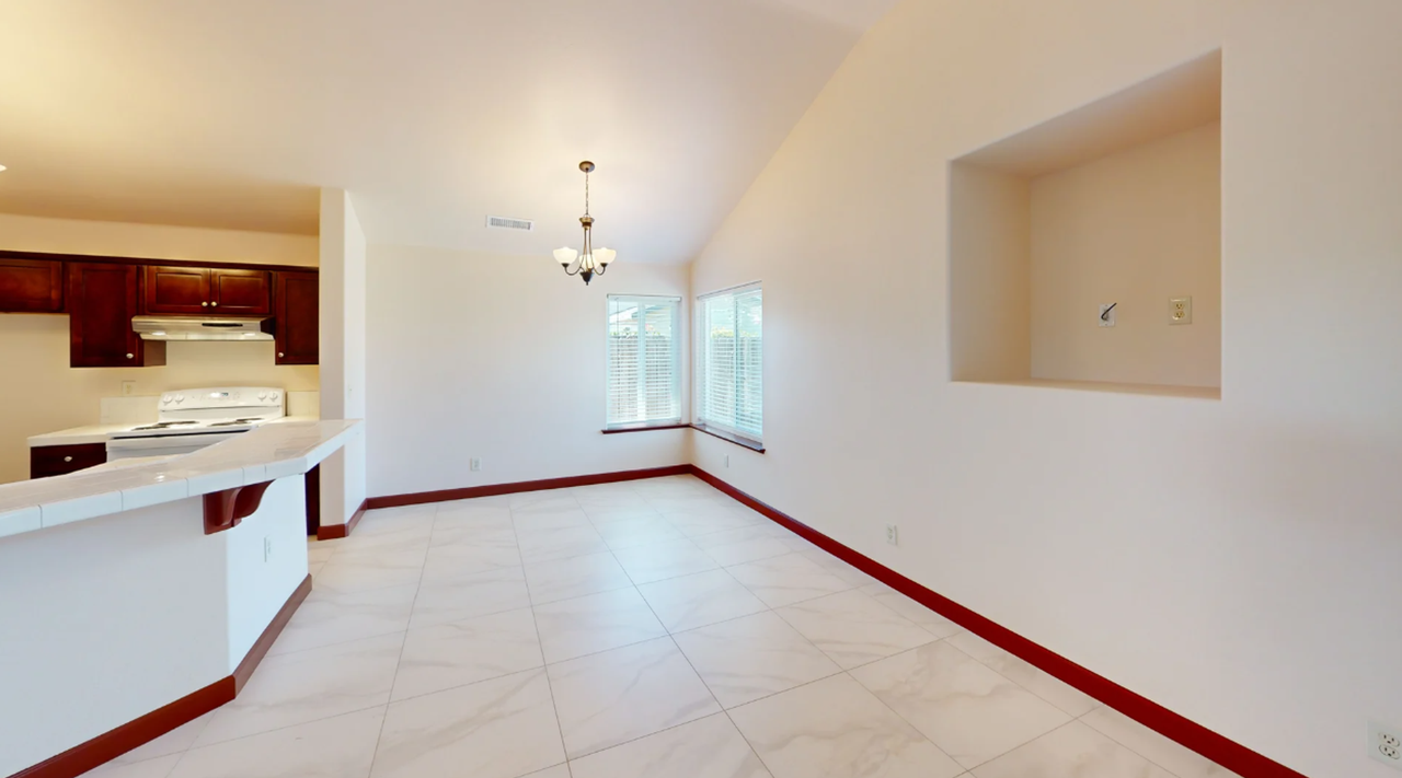 2292 Golden Ave - Photo 4 of 23