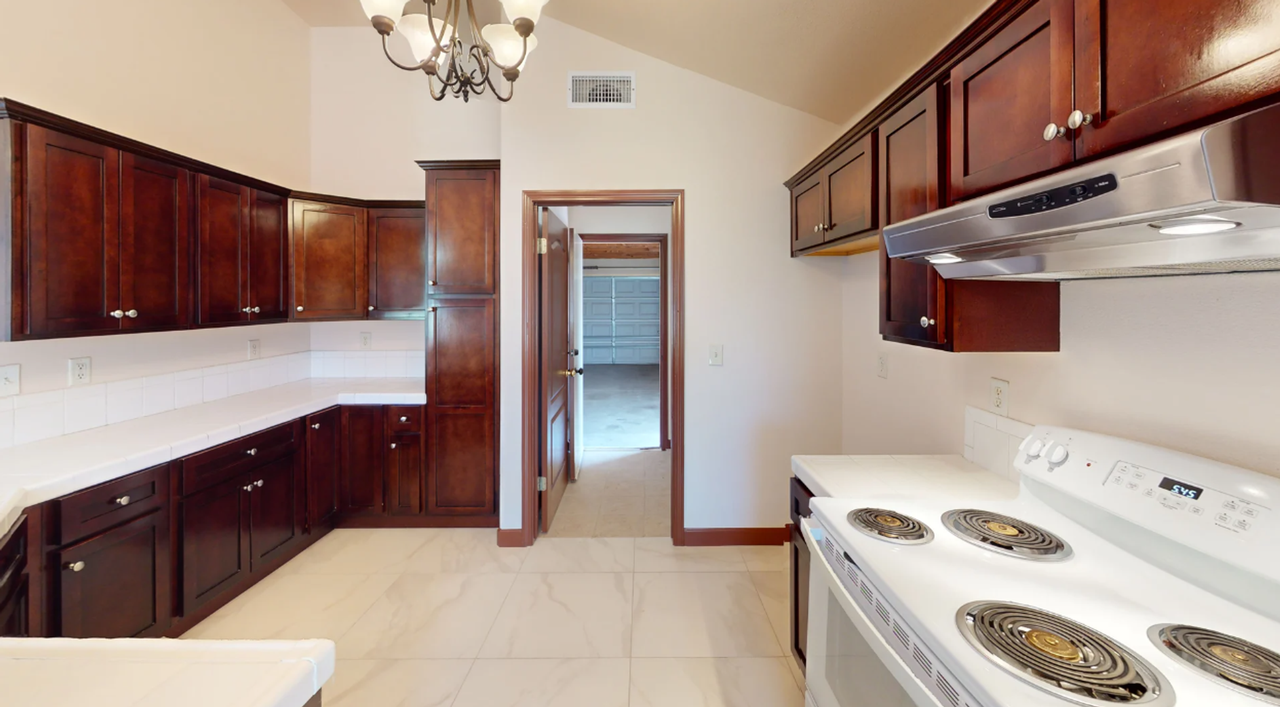 2292 Golden Ave - Photo 6 of 23