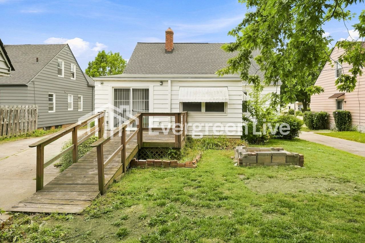 4214 Bexley Blvd - Photo 3 of 16