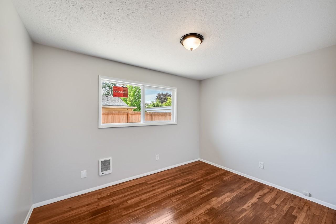 8131 Se 68th Ave - Photo 6 of 12