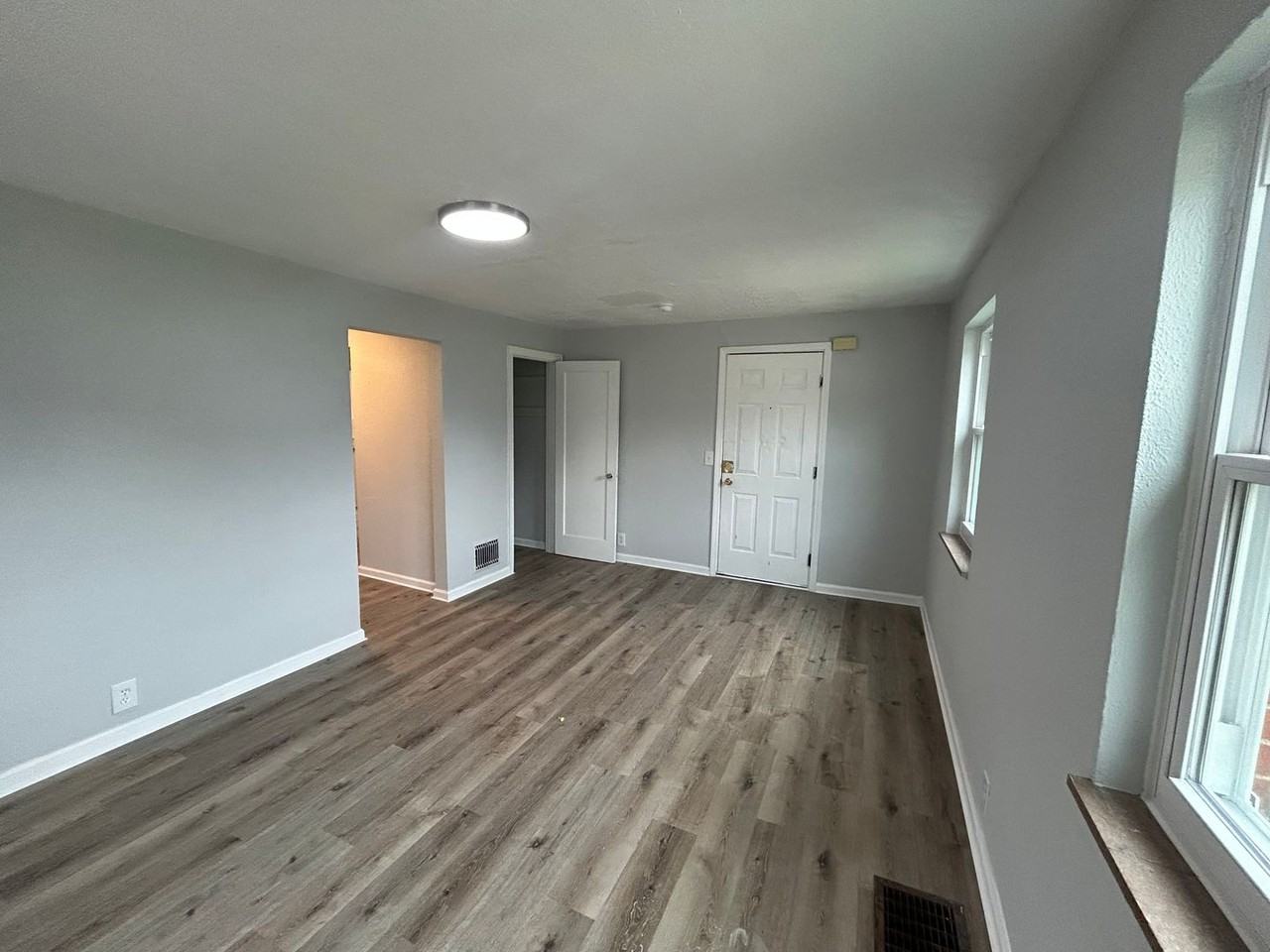 101 Glenwood Ave - Photo 2 of 10