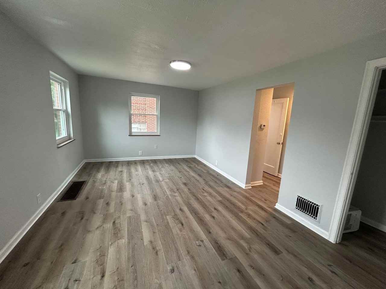 101 Glenwood Ave - Photo 3 of 10