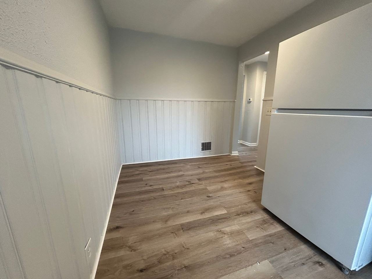101 Glenwood Ave - Photo 6 of 10