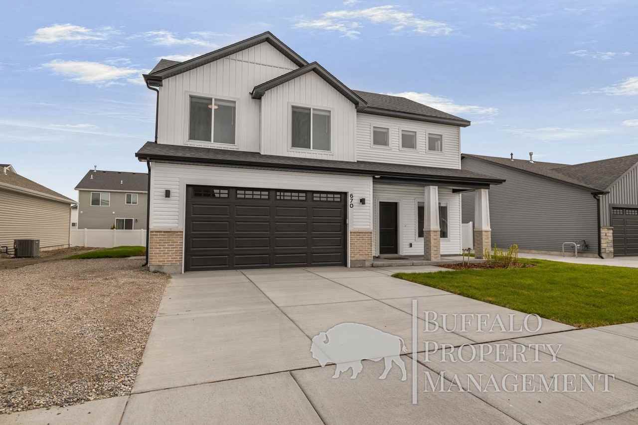 670 S 2315 W - Photo 2 of 50