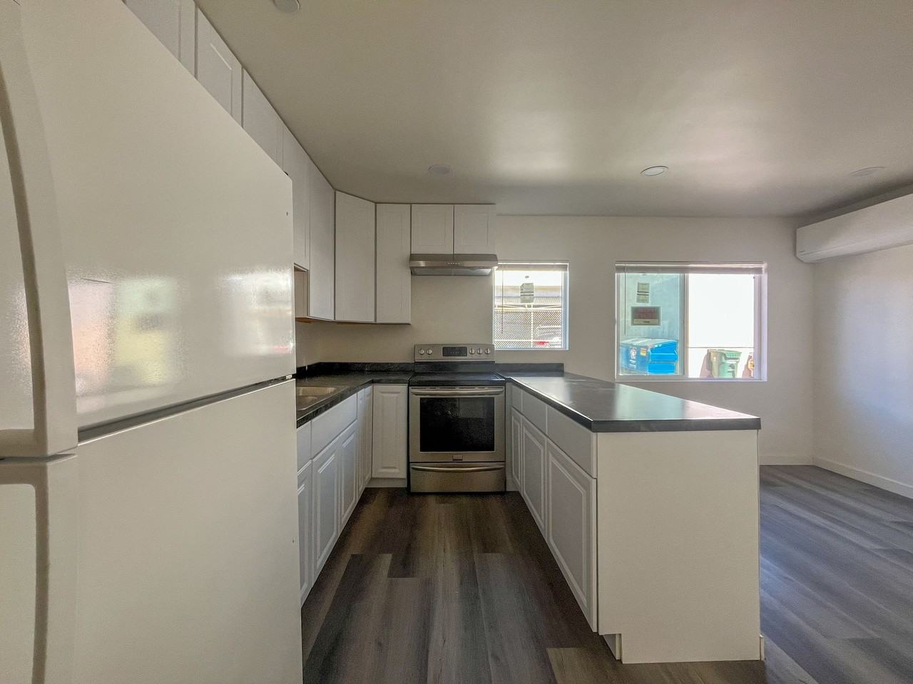 702 S Walnut St - Photo 2 of 14