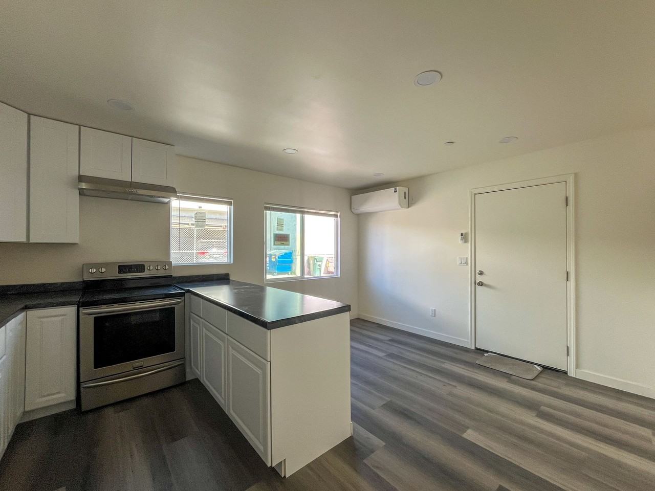 702 S Walnut St - Photo 3 of 14