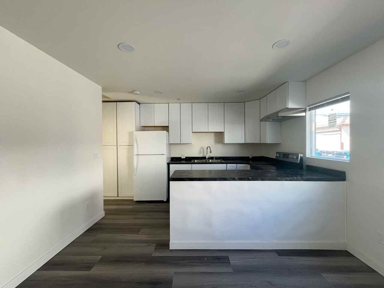 702 S Walnut St - Photo 5 of 14