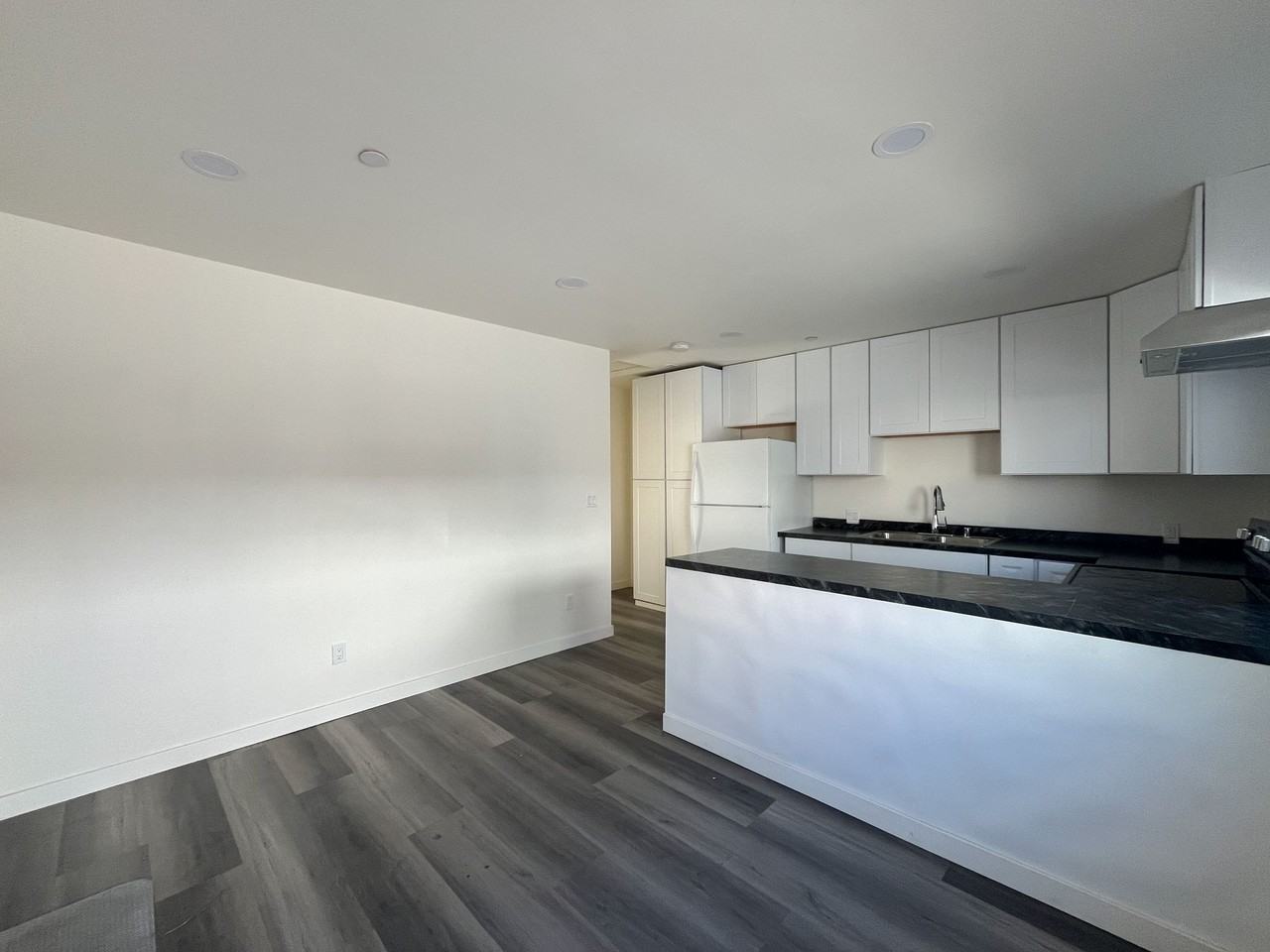 702 S Walnut St - Photo 6 of 14