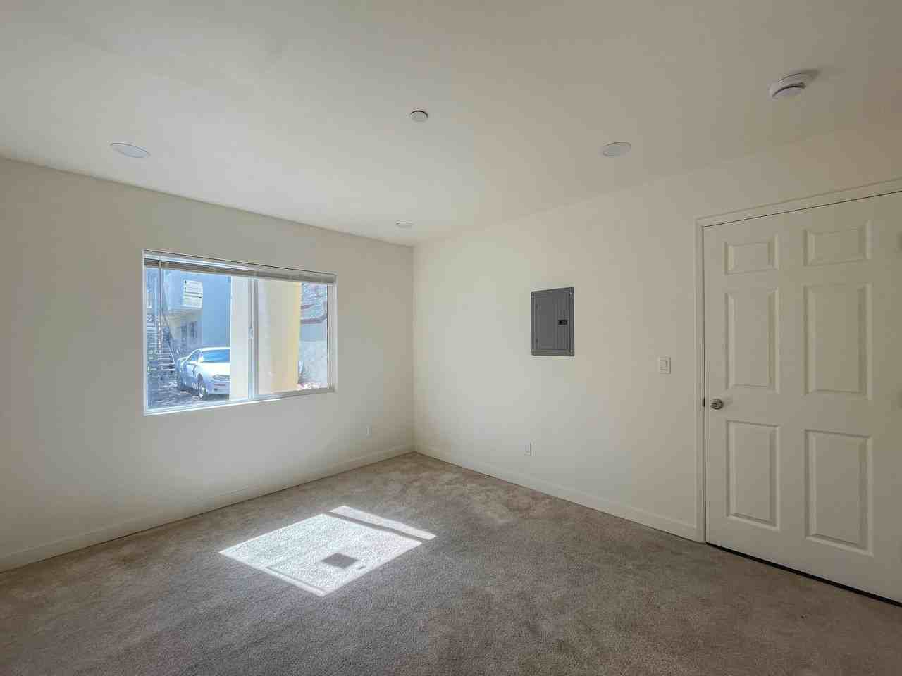 702 S Walnut St - Photo 7 of 14