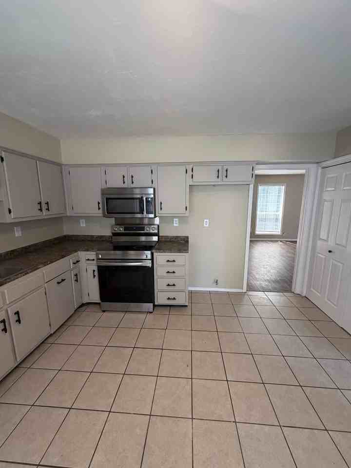 6975 Wesley Ct - Photo 4 of 11