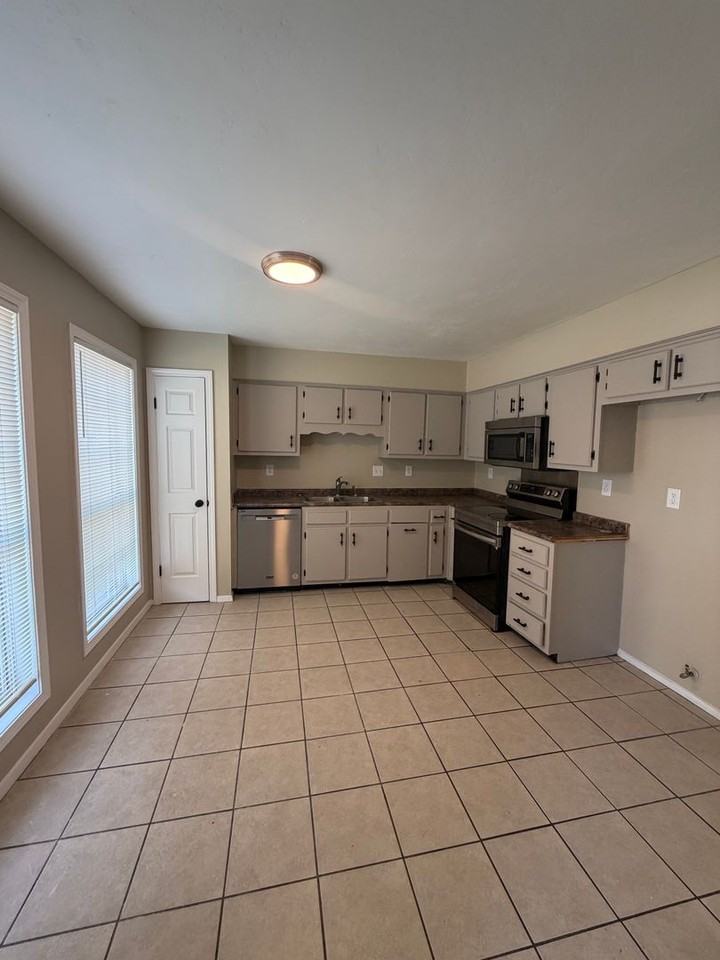 6975 Wesley Ct - Photo 5 of 11