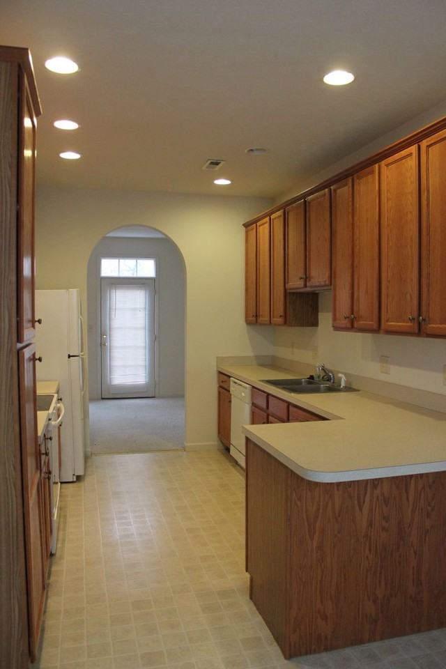 1410 Verdant Spring Ln - Photo 4 of 7