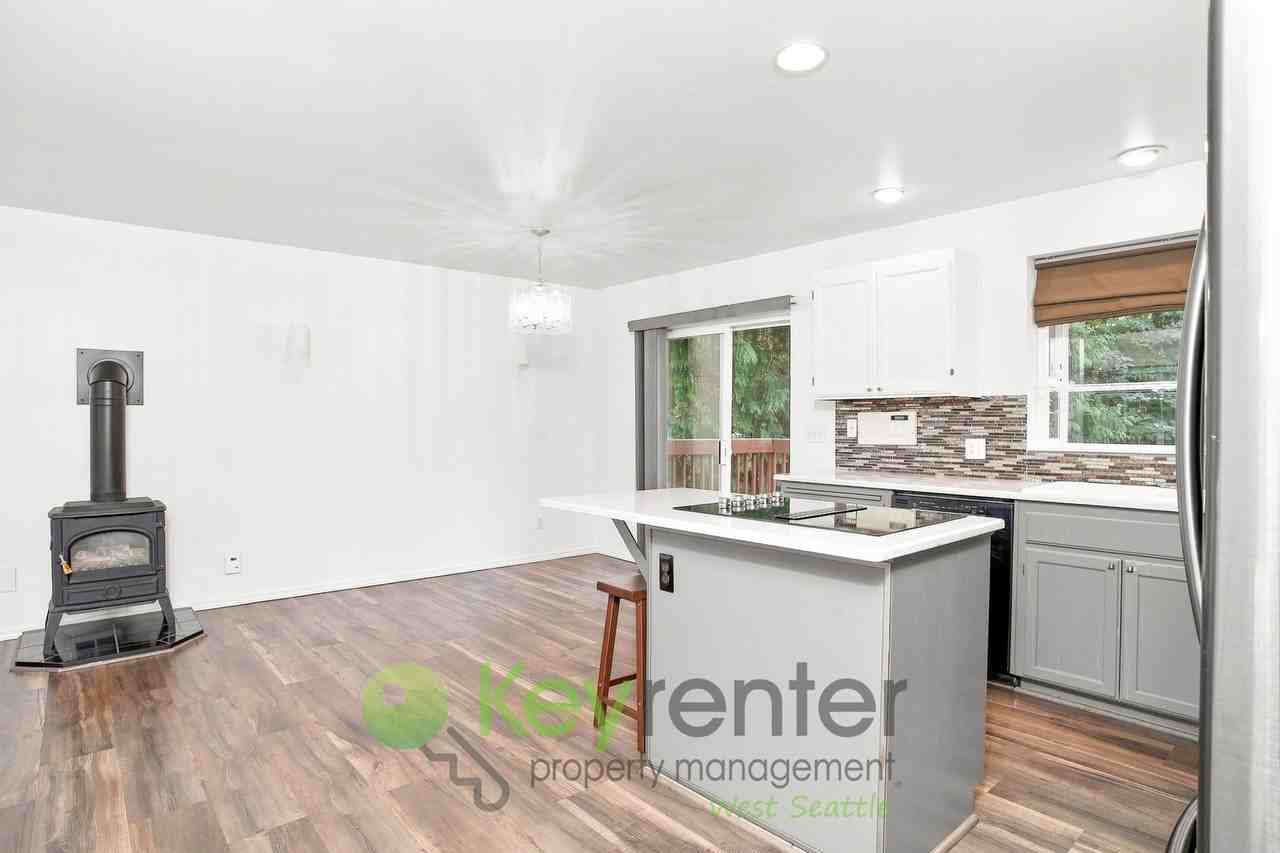 6351 23rd Ave Sw - Photo 7 of 27